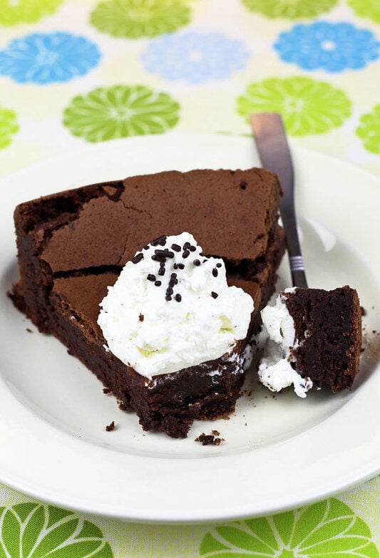 FLOURLESS CHOCOLATE BROWNIE CAKE