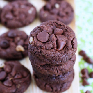 Chocolate Chip Walnut Cookies