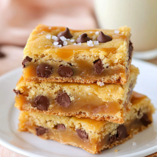 Salted Caramel Chocolate Chip Cookie Bars