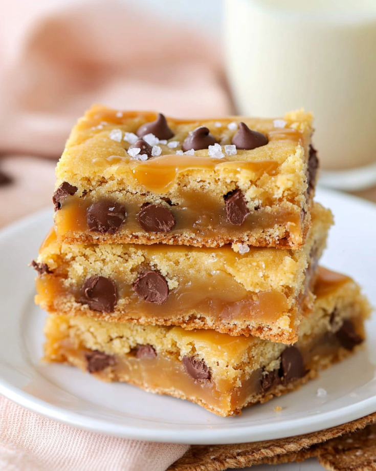 Salted Caramel Chocolate Chip Cookie Bars